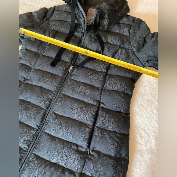 Vera Wang Black Puffer Coat with Removable Faux Fur Collar Brocade pattern Sz L - Picture 6 of 15